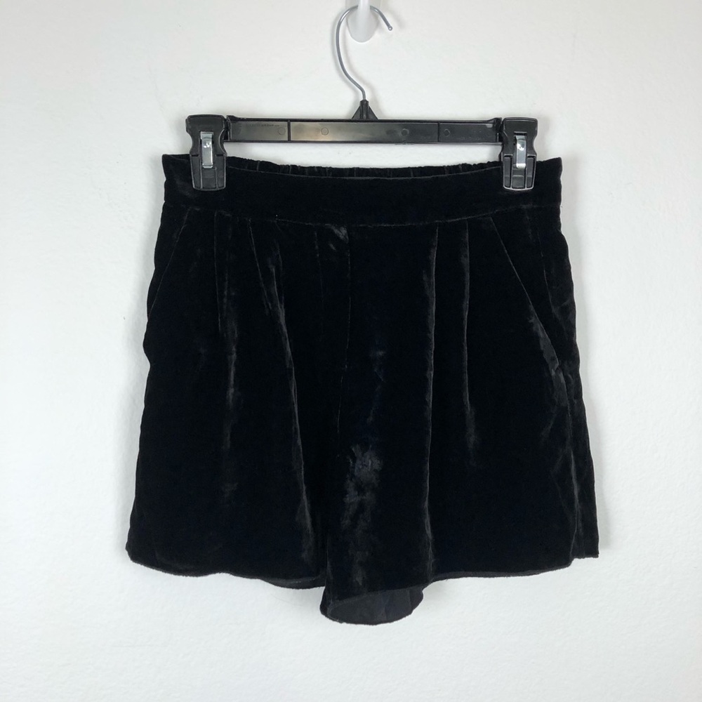 Aritzia Babaton Black Velvet Shorts High Rise 00